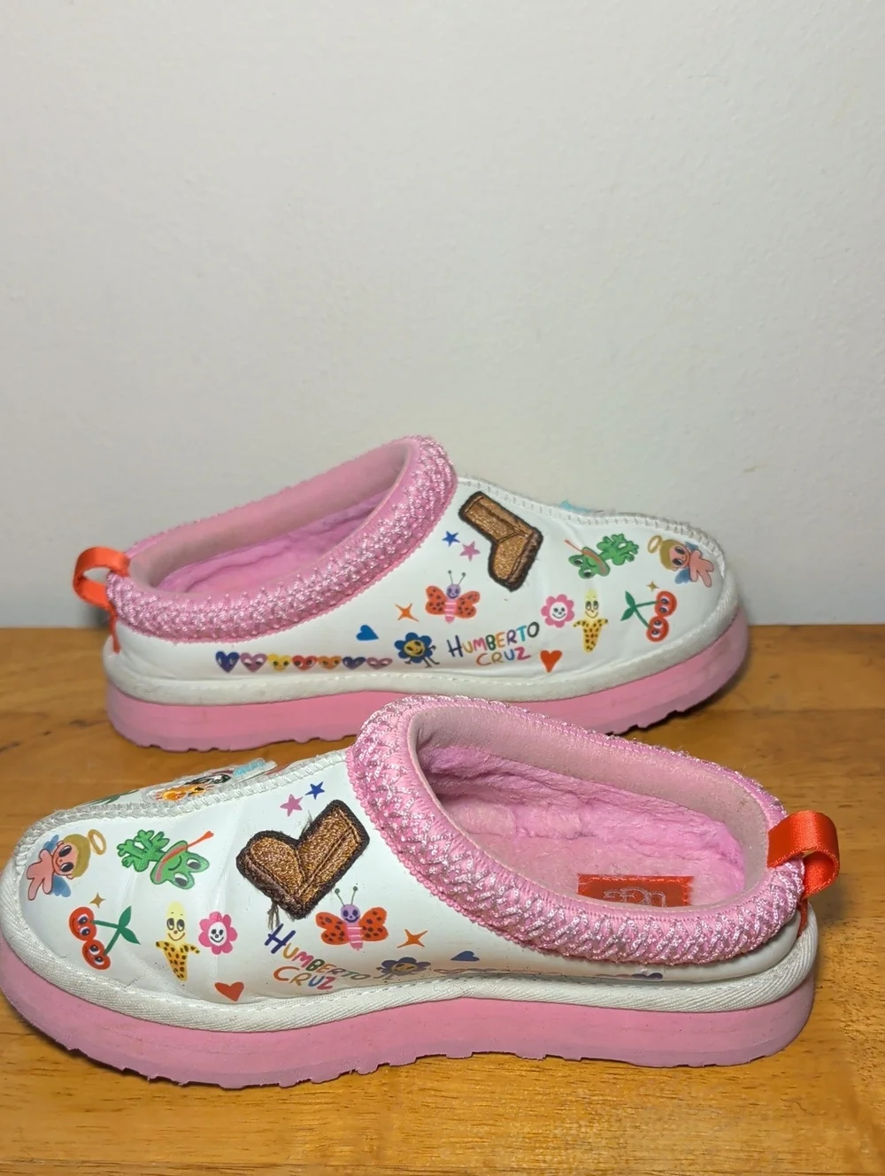 UGG Tazz Pop Sketch Slippers White Leather Colorful Humberto Cruz Girls Size 5